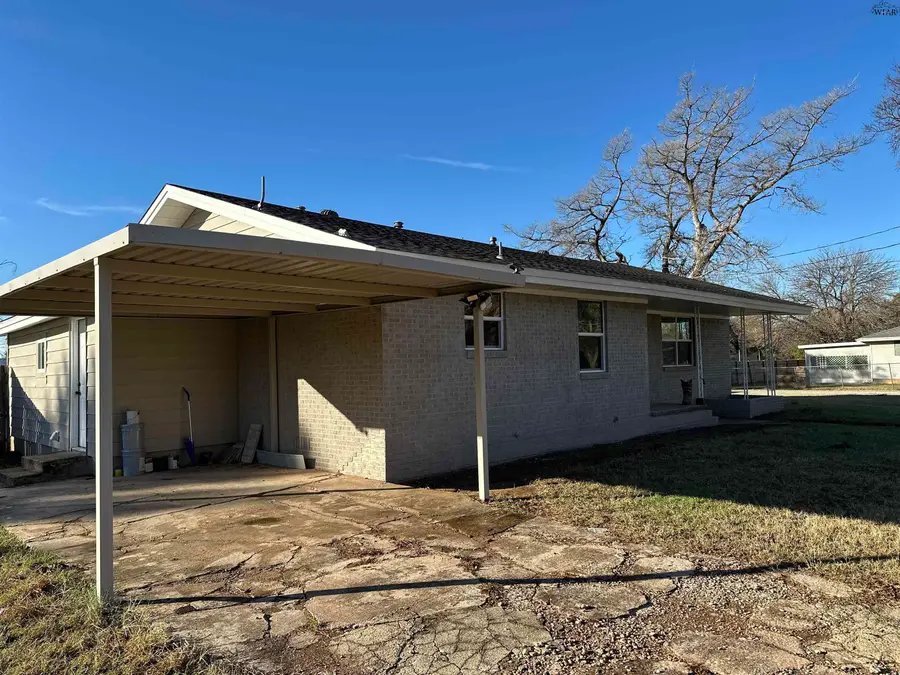 1101 E CRAFTON STREET, Henrietta, TX 76365 - Image #3