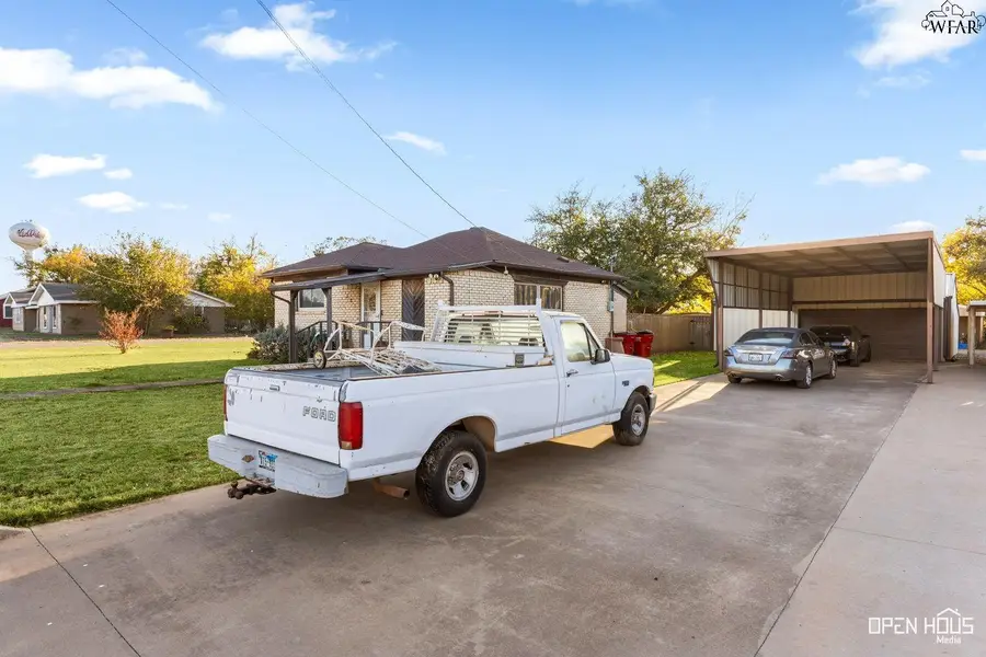 301 N WALNUT STREET, Holliday, TX 76366 - Image #3