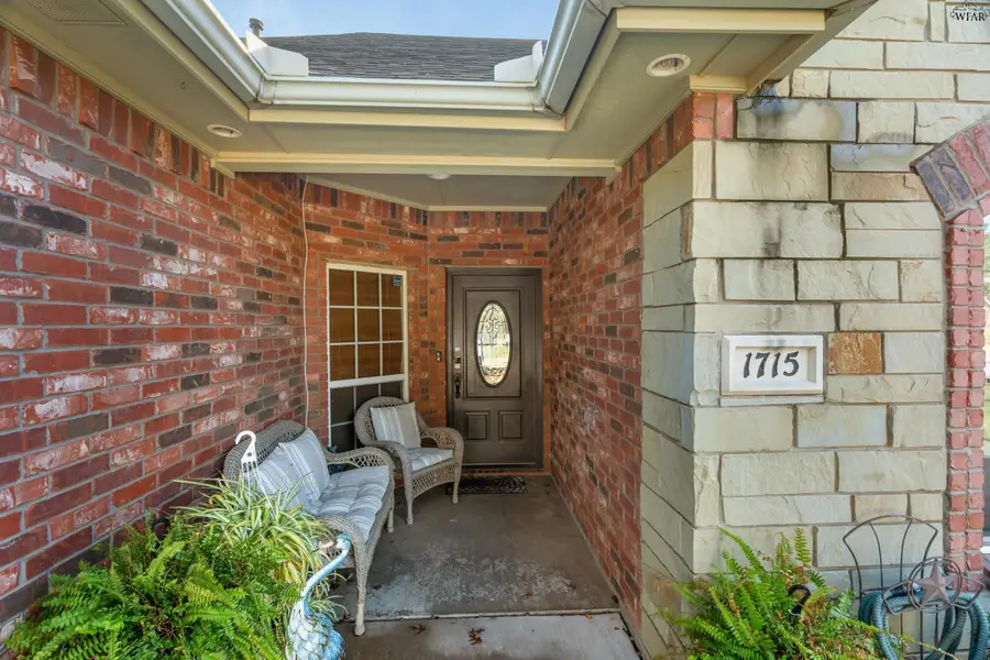 1715 ROCKRIDGE DRIVE, Wichita Falls, TX 76302 - Image #2