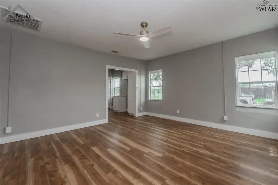 2130 AVENUE H, Wichita Falls, TX 76309 - Image #3