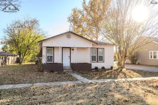 305 W ALAMEDA STREET, Iowa Park, TX 76367