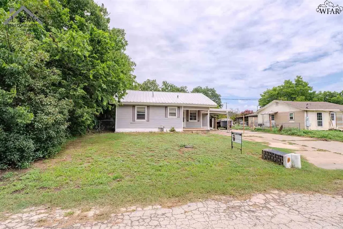 502 N HOOK STREET, Henrietta, TX 76365 - Image #1