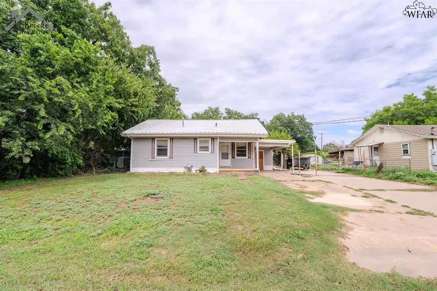502 N HOOK STREET, Henrietta, TX 76365 - Image #2