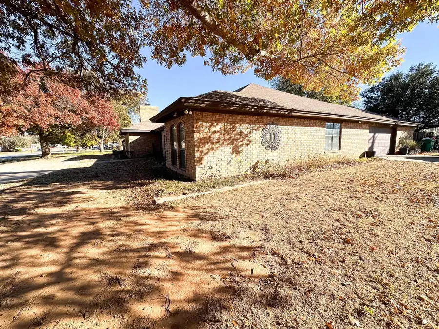 2427 PARADISE STREET, Vernon, TX 76384 - Image #3