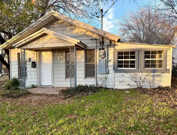 413 W PECAN, Archer City, TX 76351