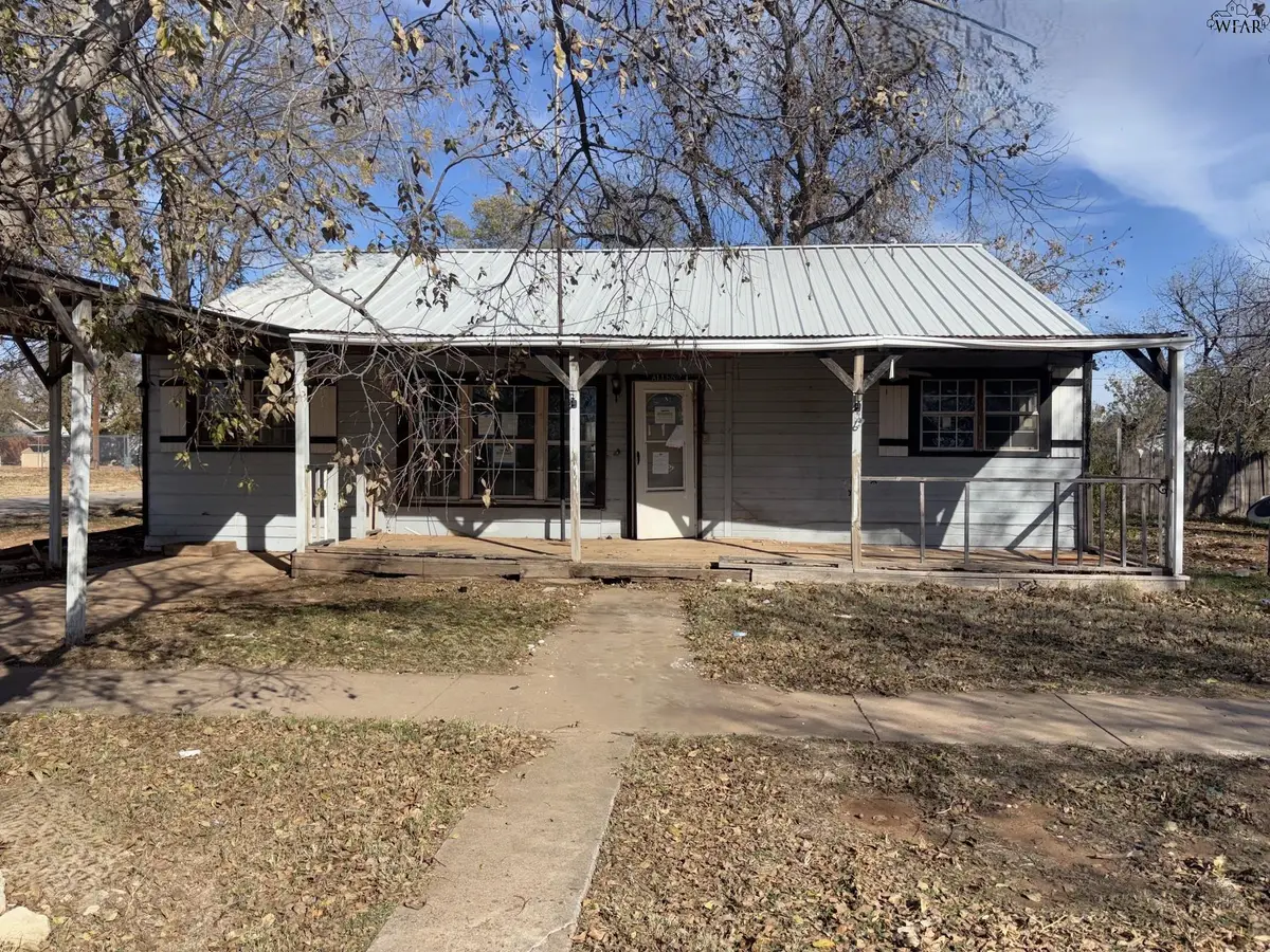 401 SE AVENUE F, Childress, TX 79201 - Image #1