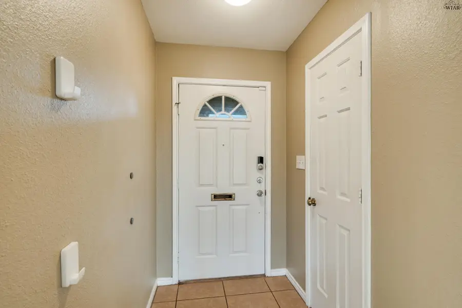 8 PILOT POINT DRIVE, Wichita Falls, TX 76306 - #3