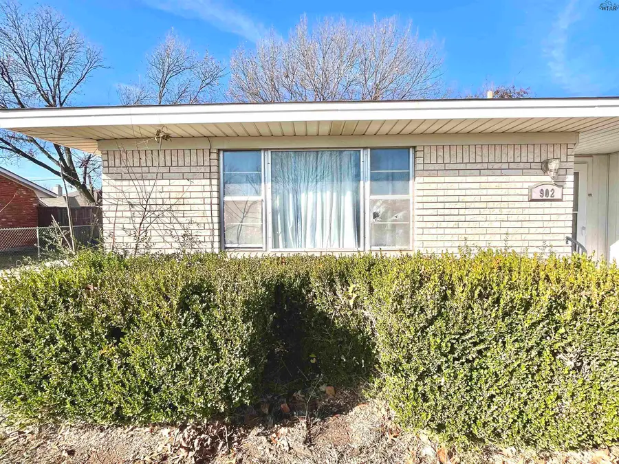 902 S PRESTON ROAD, Burkburnett, TX 76354 - Image #2