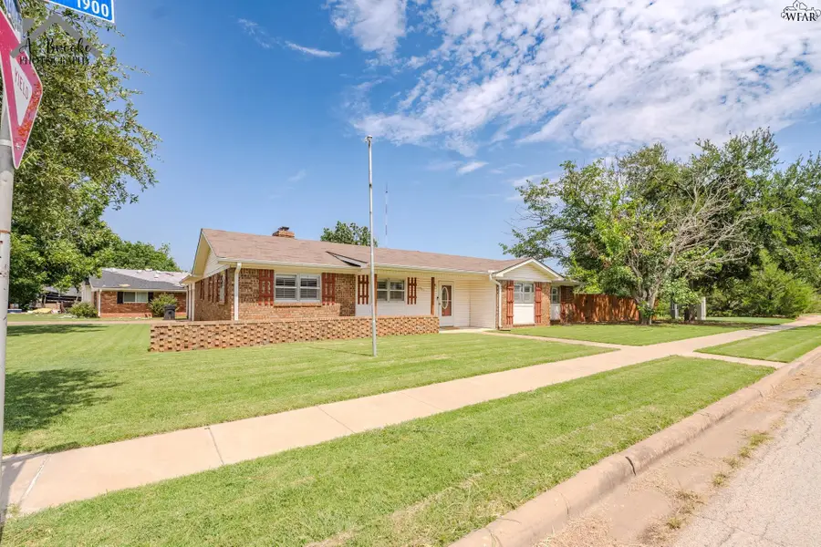 1901 TANGLEWOOD BOULEVARD, Wichita Falls, TX 76309 - Image #2