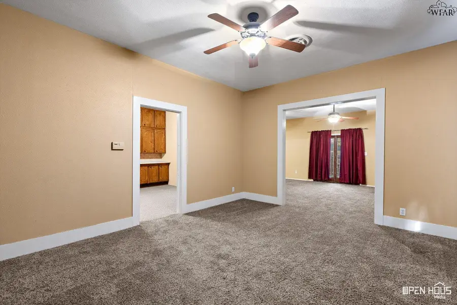 408 N VICTORIA AVENUE, Iowa Park, TX 76367 - Image #3