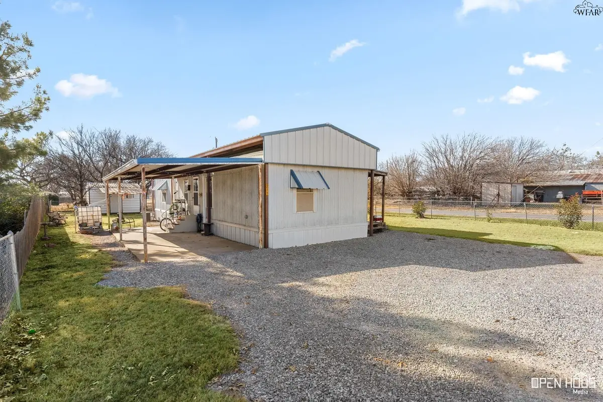 211 W LAFAYETTE STREET, Iowa Park, TX 76367 - Image #1
