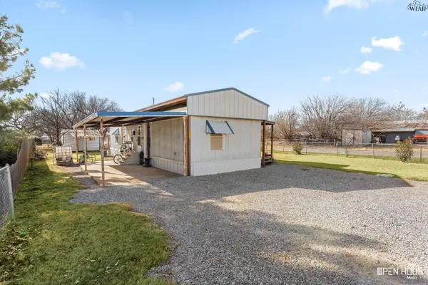 211 W LAFAYETTE STREET, Iowa Park, TX 76367