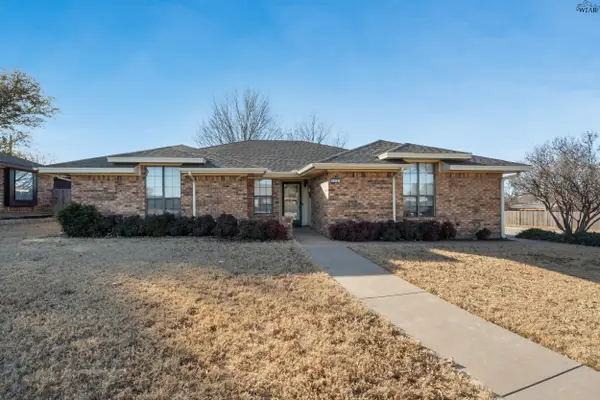 515 W COLEMAN AVENUE, Iowa Park, TX 76367
