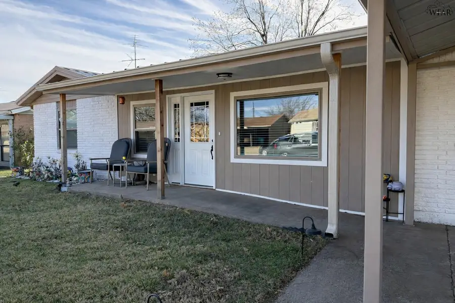 1009 W LOUISA AVENUE, Iowa Park, TX 76365 - Image #2