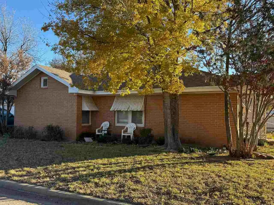 310 W MCLAIN STREET, Seymour, TX 76380 - Image #2