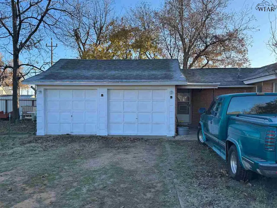 310 W MCLAIN STREET, Seymour, TX 76380 - Image #3