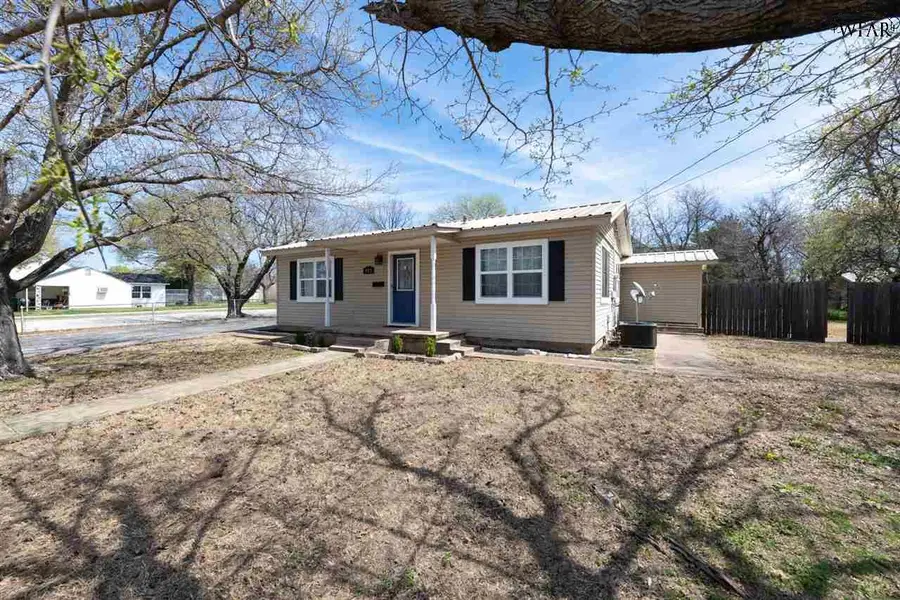 402 S RED RIVER, Henrietta, TX 76365 - #2