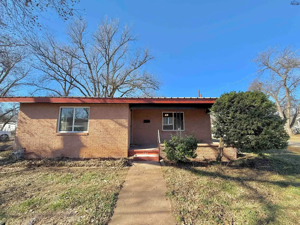 111 N HOLLY STREET, Burkburnett, TX 76354 - Image #1