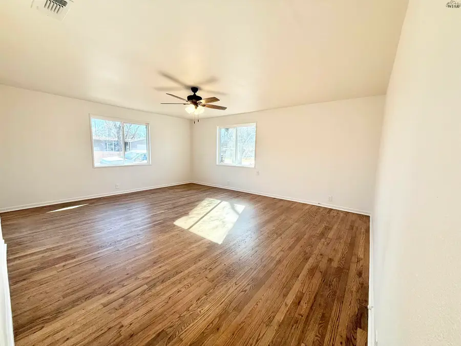 111 N HOLLY STREET, Burkburnett, TX 76354 - Image #3