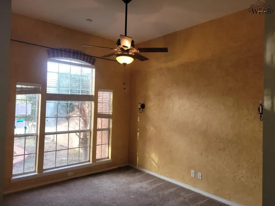 4232 CANYON TRAILS DRIVE, Wichita Falls, TX 76309 - Image #3