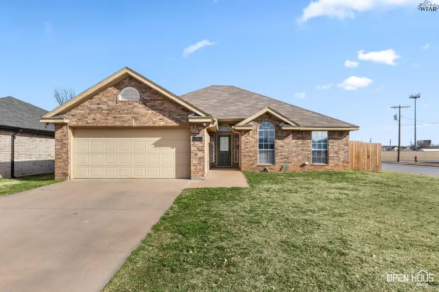 908 S BERRY STREET, Burkburnett, TX 76354 - Image #2