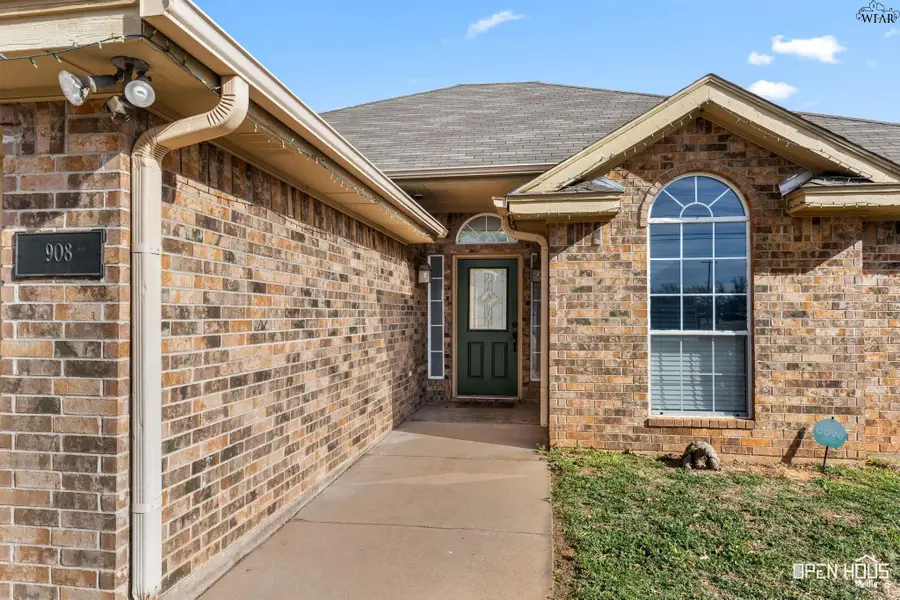 908 S BERRY STREET, Burkburnett, TX 76354 - Image #3