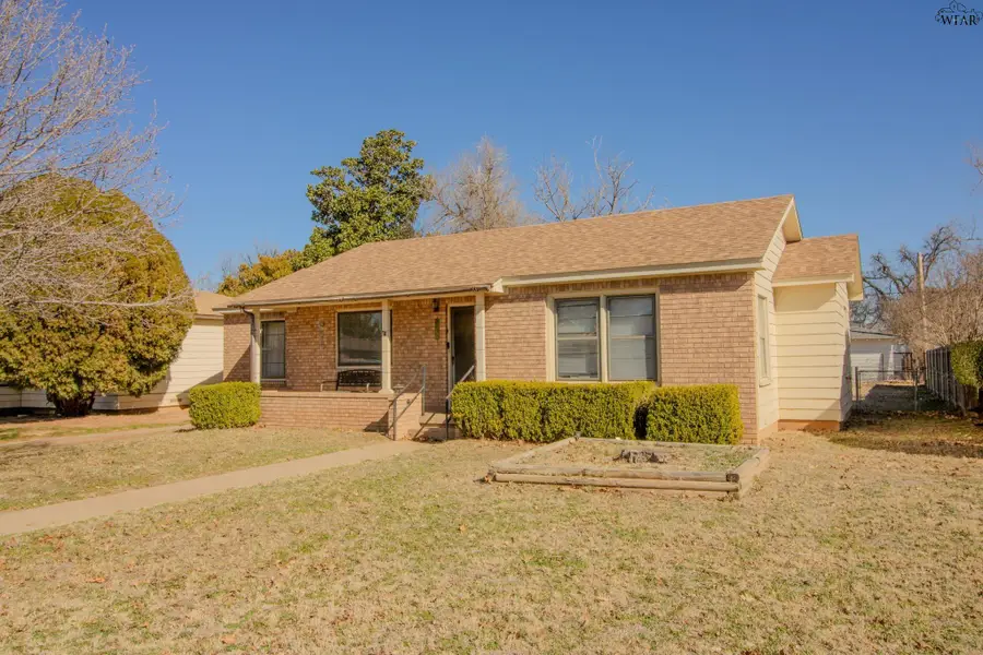 2217 16TH STREET, Vernon, TX 76384 - Image #2
