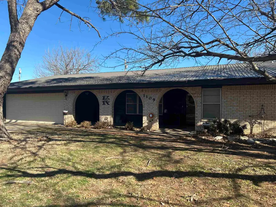 1109 HOLLY STREET, Walters, OK 73572 - Image #2