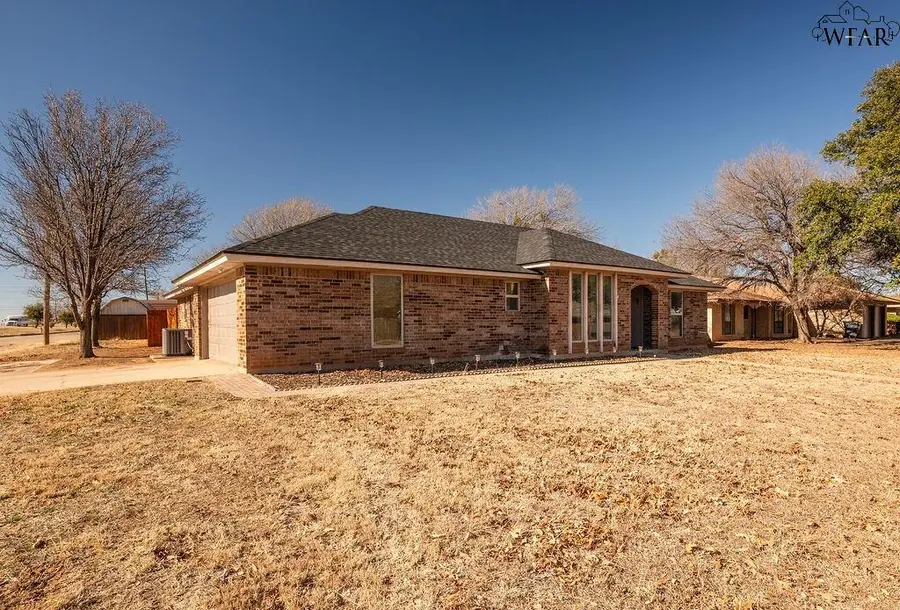 5814 SPRINGWOOD LANE, Wichita Falls, TX 76310 - Image #2