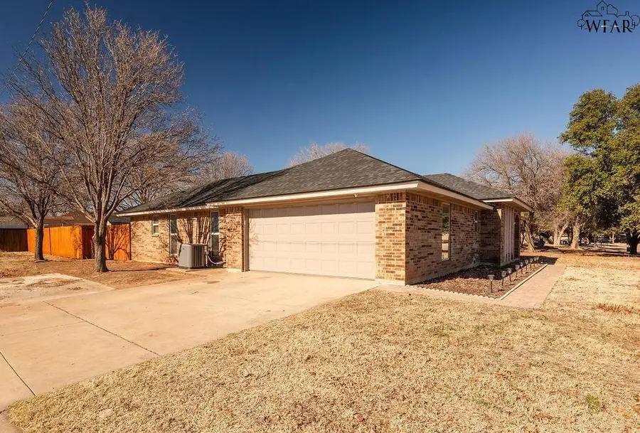 5814 SPRINGWOOD LANE, Wichita Falls, TX 76310 - Image #3