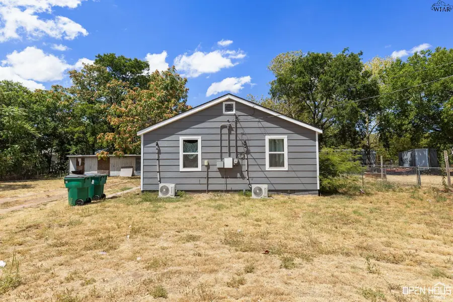 715 E COLLEGE STREET, Burkburnett, TX 76354 - #2