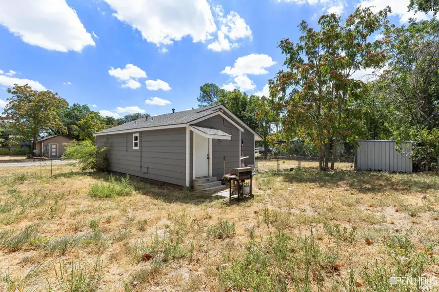 715 E COLLEGE STREET, Burkburnett, TX 76354 - #3