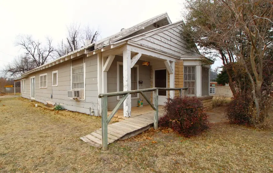 2030 NABERS STREET, Vernon, TX 76384 - Image #2