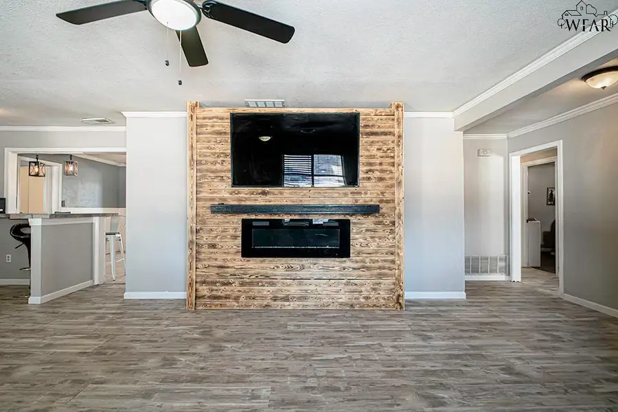 1015 W BEVERLY LOOP, Burkburnett, TX 76354 - Image #2