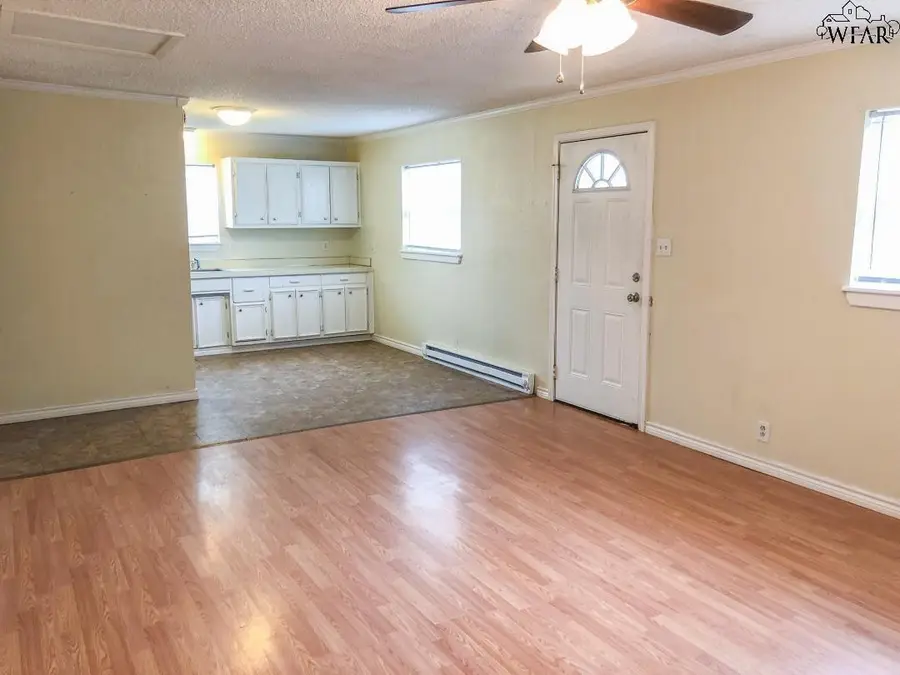 713 W 3RD STREET, Burkburnett, TX 76354 - Image #2