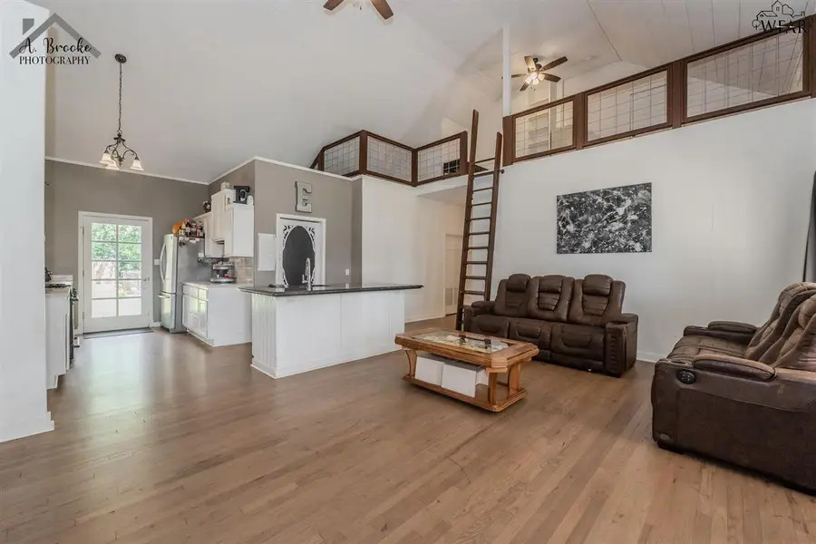 419 N WAGGONER STREET, Electra, TX 76360 - #2