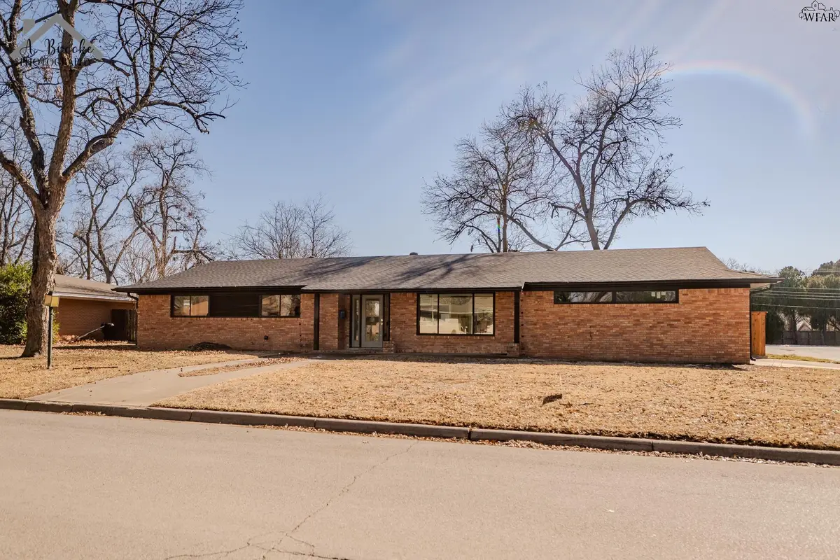 700 SUNSET DRIVE, Burkburnett, TX 76354 - #1