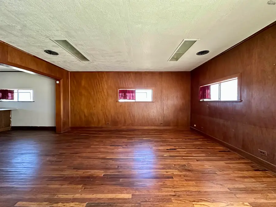 313 W CLEVELAND, Electra, TX 76360 - #3