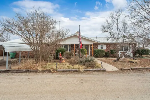 301 E SUMMIT AVENUE, Electra, TX 76360