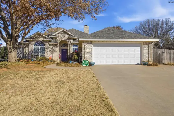 12 PARK PLACE CIRCLE, Iowa Park, TX 76367