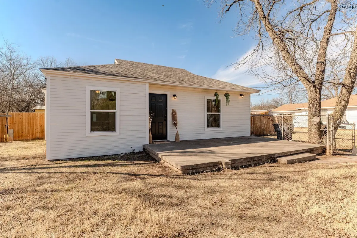 210 N BEVERLY DRIVE, Wichita Falls, TX 76306 - #1