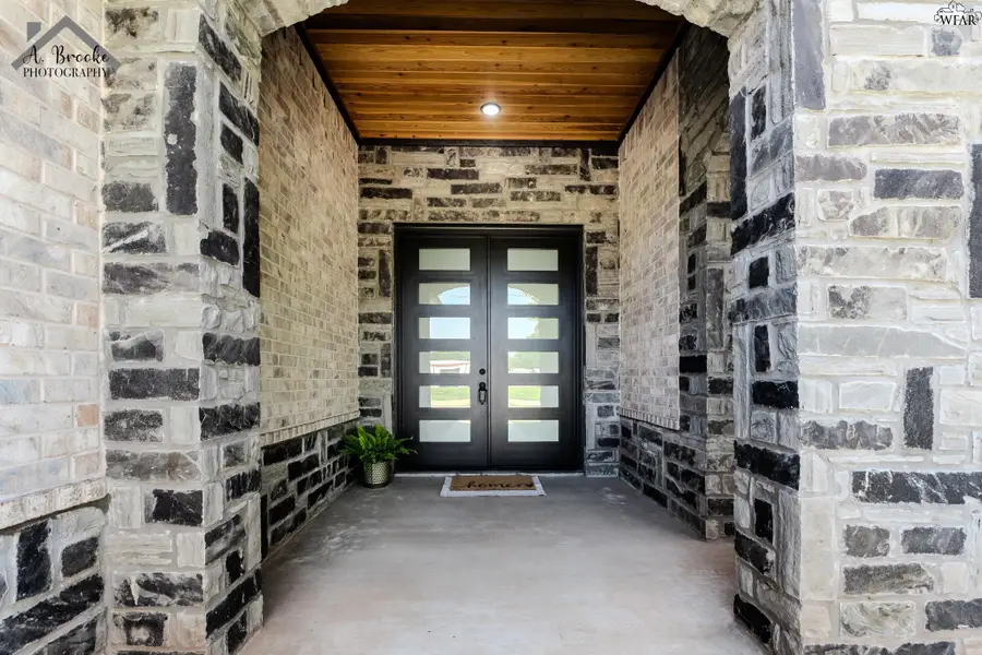 209 E IKARD STREET, Henrietta, TX 76365 - #2