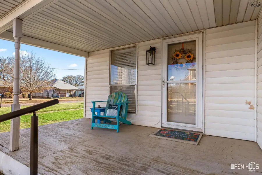 621 N MAIN STREET, Electra, TX 76360 - #3