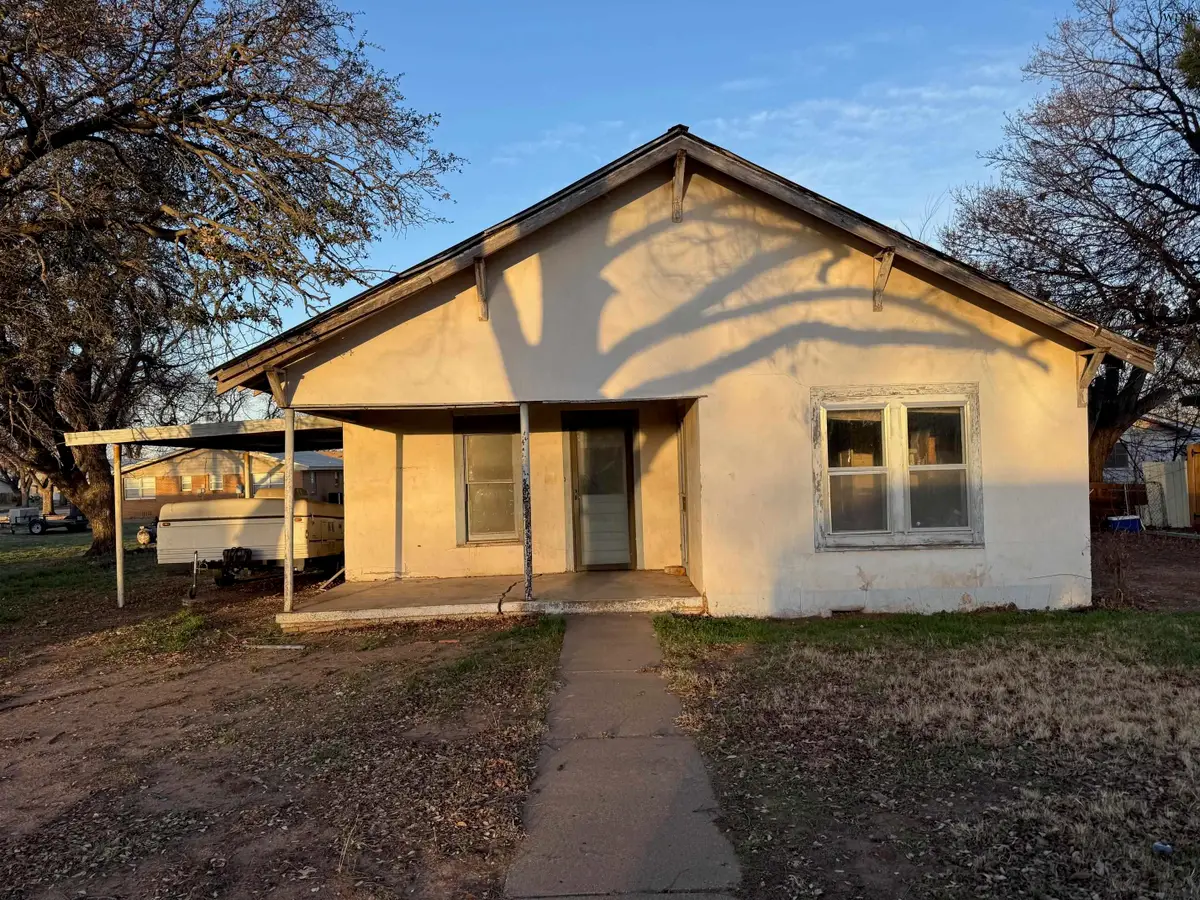 205 N DONALD STREET, Seymour, TX 76380 - #1