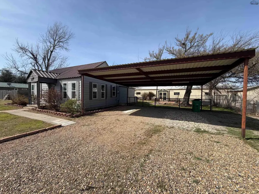 409 N HAMMOND STREET, Henrietta, TX 76365 - #2