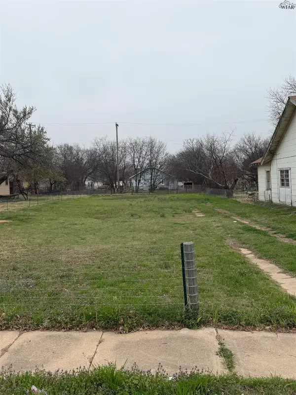 2105 JONES STREET, Wichita Falls, TX 76309