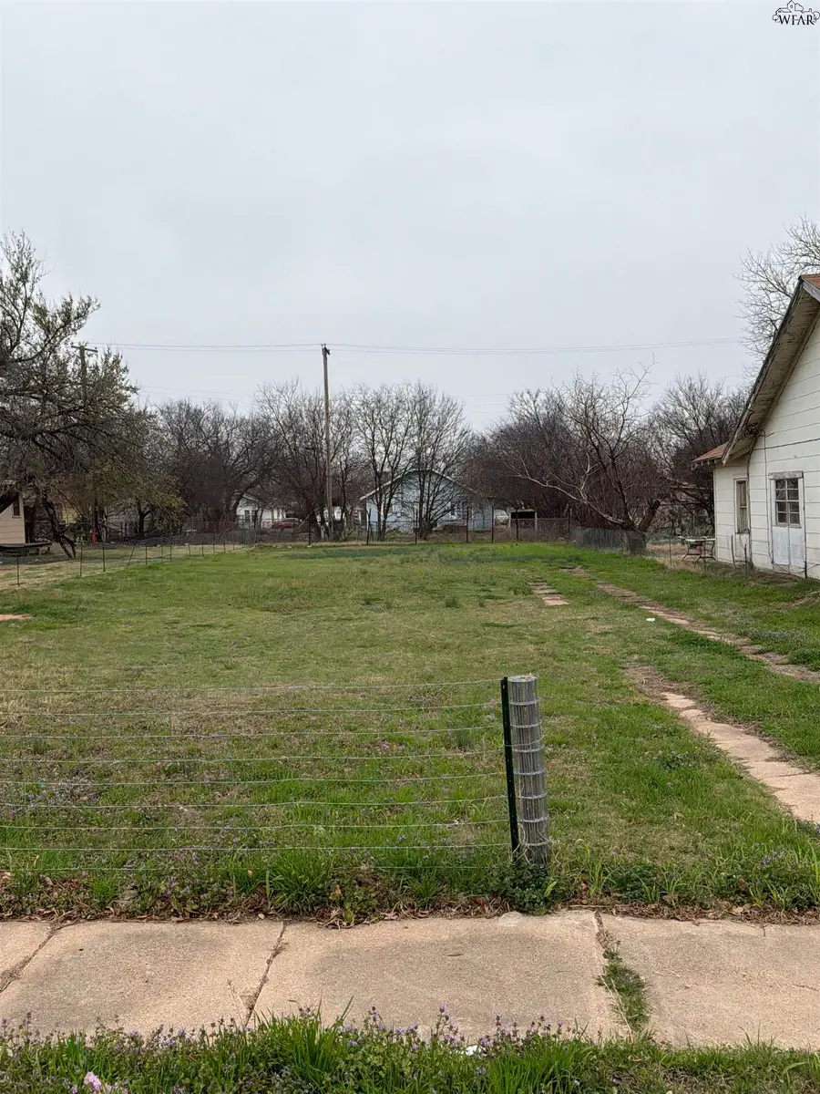 2105 JONES STREET, Wichita Falls, TX 76309 - #2