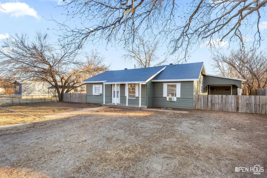 711 E BANK STREET, Iowa Park, TX 76367 - #2