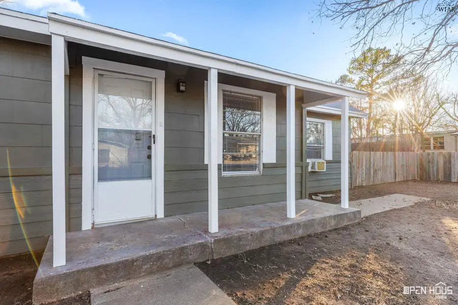 711 E BANK STREET, Iowa Park, TX 76367 - #3