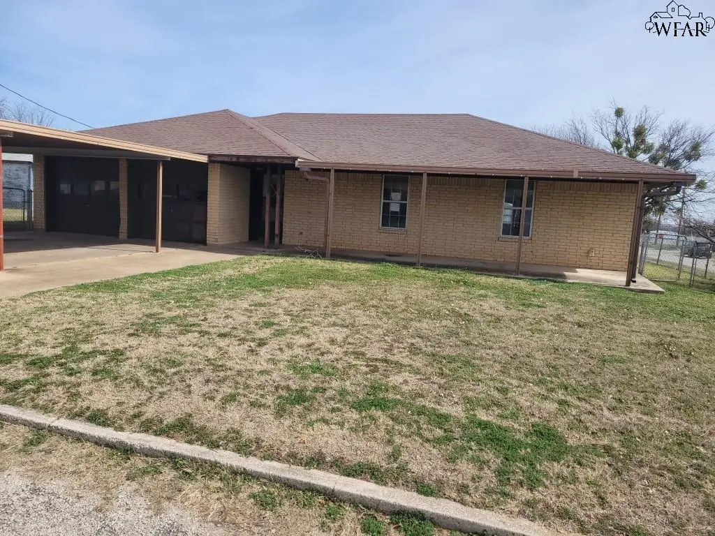 614 S PECAN, Henrietta, TX 76365 - #1